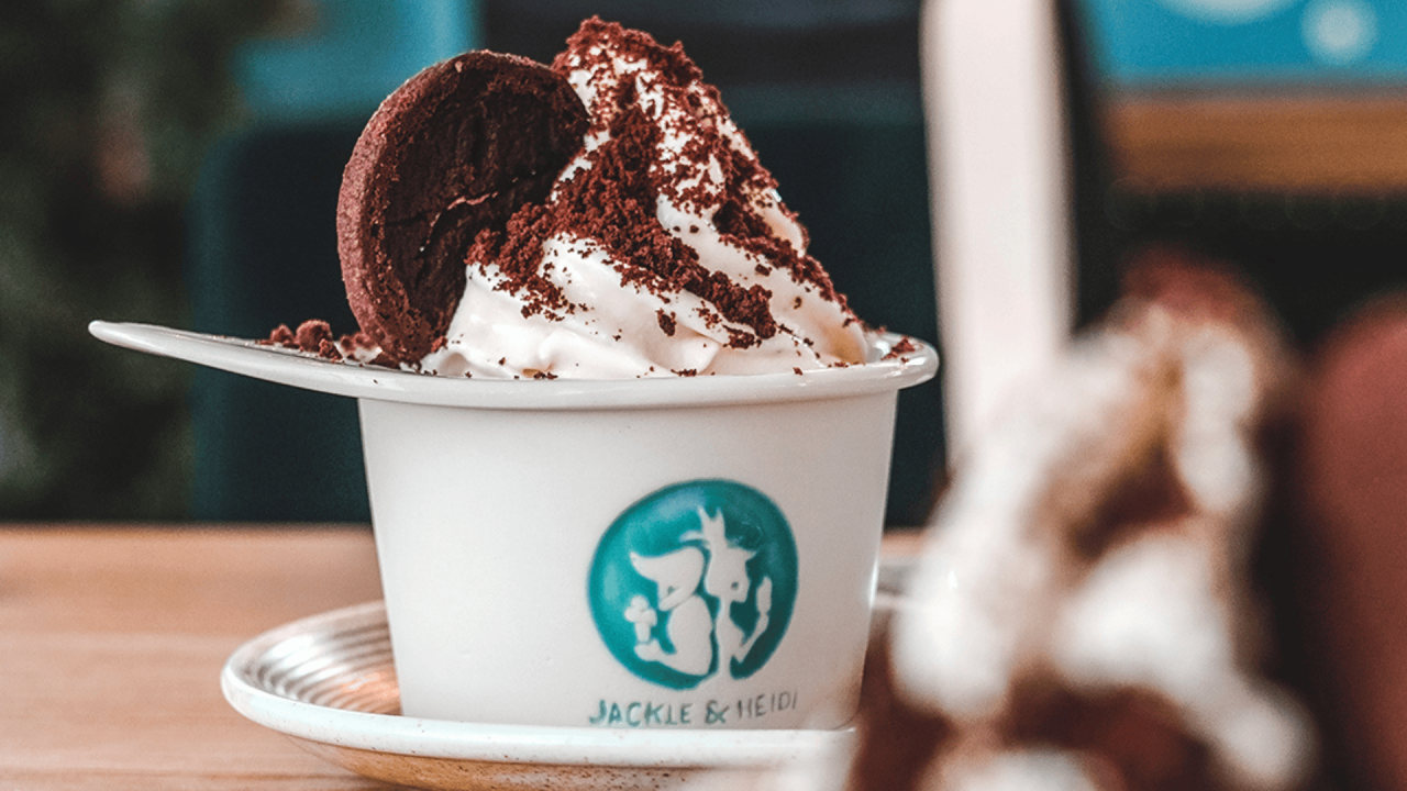 Soft ice cream with homemade cookies, &copy; Jackle & Heidi