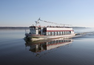 Rejsy w obie strony z poszczególnych portów lub zaplanowane rejsy z portu do portu, © Fahrgastschifffahrt Kruse & Voss