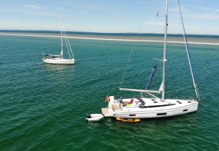 Żeglarski rejs po Morzu Bałtyckim z sailingforyou . Jacht żaglowy LARALINA zakotwiczony u wybrzeży duńskiej wyspy Ròdsand, © Jan Möller