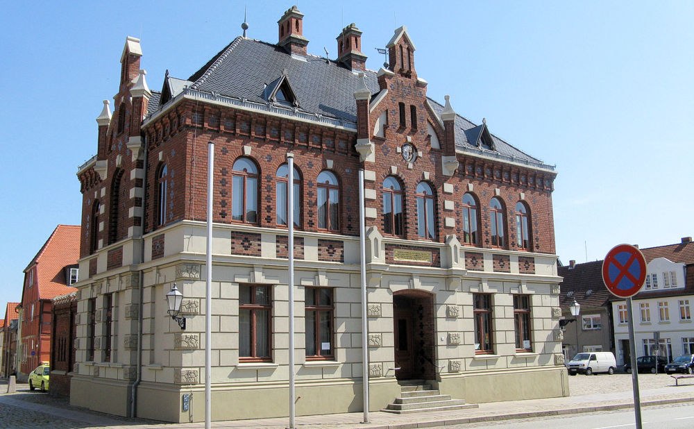 Ratusz z centrum informacji turystycznej // © Stadt Gnoien Ratusz z centrum informacji turystycznej // © Stadt Gnoien