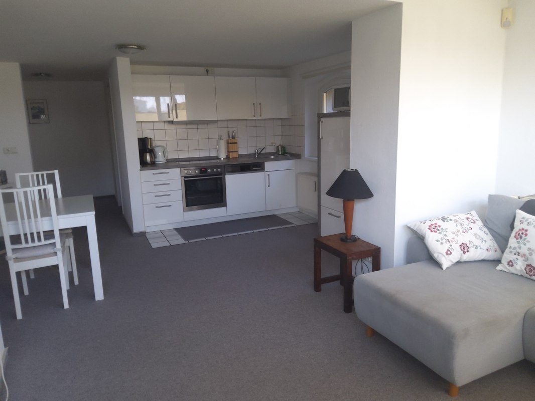 Flat nr. 2 met open keuken/woonkamer en eethoek., &copy; A. Wilken