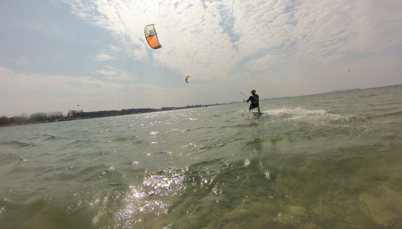 Gliding over water - an incredible feeling, © Kitesurfschule Pepelow