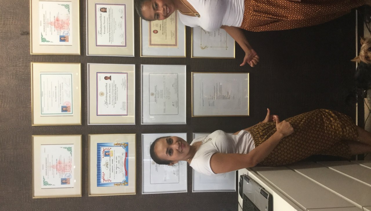 Steeds weer leert ze aanvullende en nieuwe massagetechnieken in Thailand, die onze klanten erg fijn vinden., © Roland Görtz