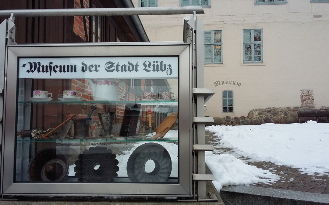Outdoor display case, © Susan Schejer