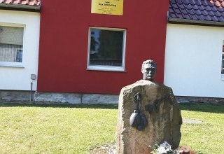 Kamień upamiętniający Maxa Schmelinga przed Geburshaus // © Angelika Michaelis Kamień upamiętniający Maxa Schmelinga przed Geburshaus // © Angelika Michaelis