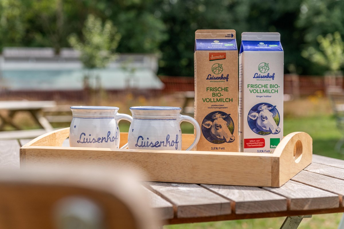Organic milk from own farm // © J.HOLLWEG Organic milk from own farm // © J.HOLLWEG