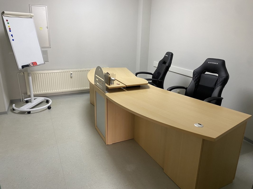 A workstation for flexible booking with mobile whiteboard. // &copy; SG GmbH