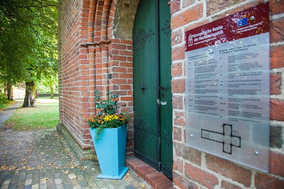 het ingangsportaal van de kerk // © Frank Burger het ingangsportaal van de kerk // © Frank Burger