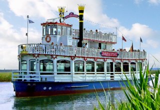 Dankzij de comfortabele uitrusting wordt uw feest op de "BALTIC STAR" in elk seizoen een bijzondere ervaring. // &copy; Fahrgastschifffahrt Poschke