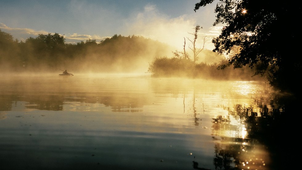 Magical silence and enchanting natural beauty -At dusk by canoe on the Peene River // &copy; TMV/Grundner
