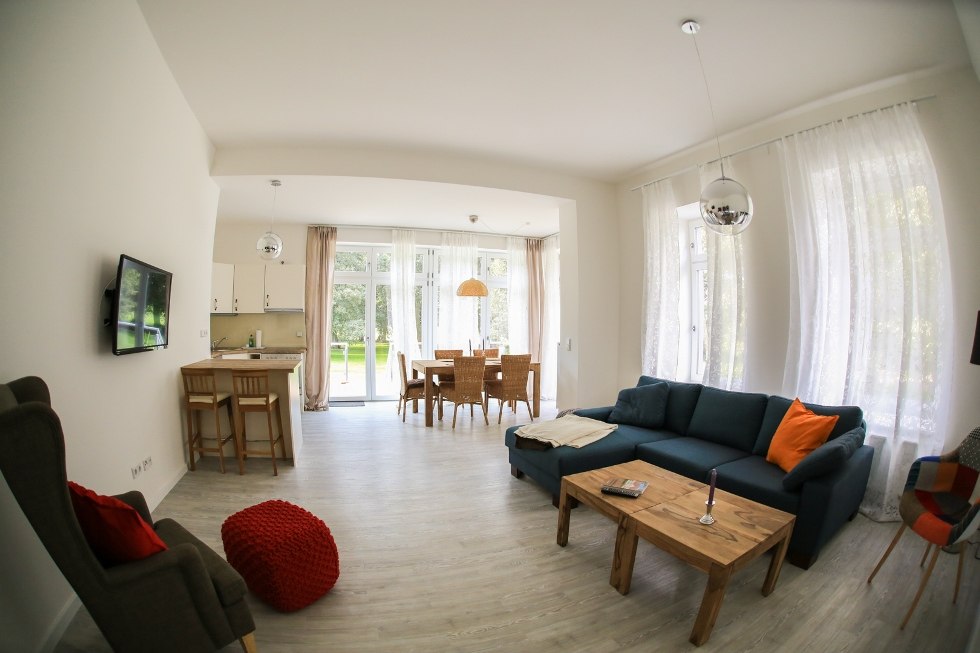 Voorbeeld van woon-/eetkamer, © Fotoatelier Meier