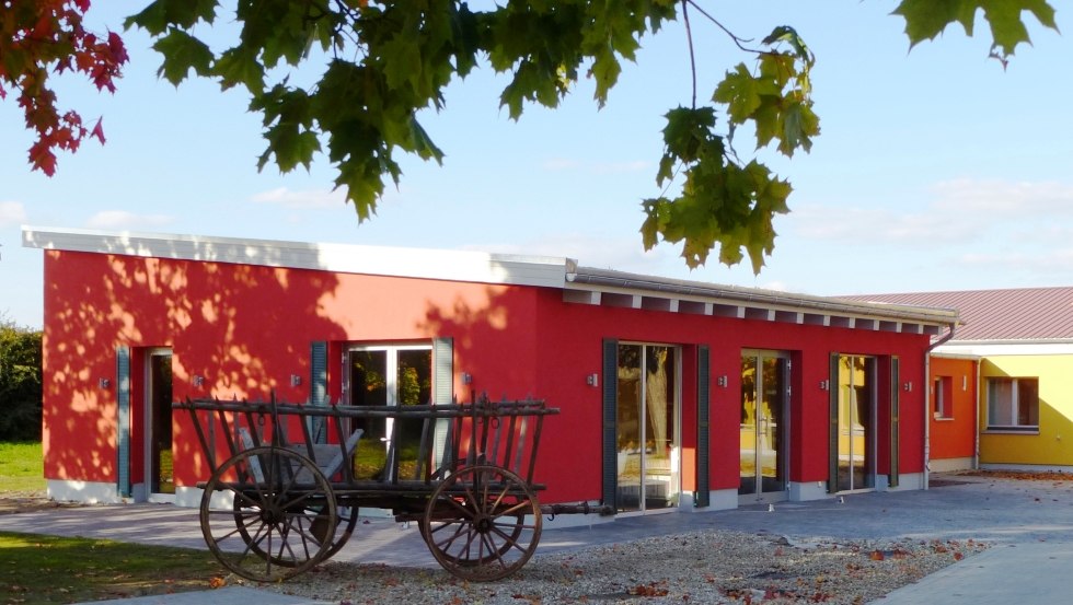 De stijlvol ontworpen boerderijwinkel met café in het molenstadje Woldegk, © Bauernhof am Mühlenblick/GWW