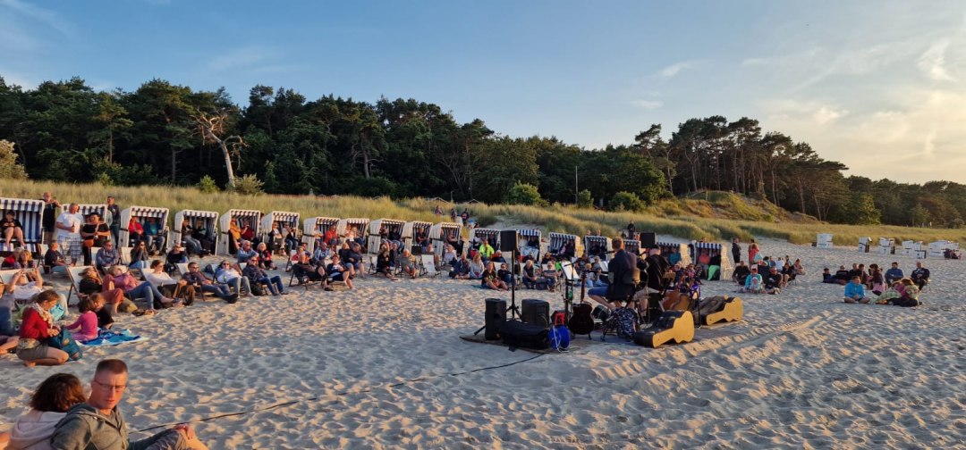 &copy; Strandkonzert - Musik to&acute;n S&uuml;nn&uuml;nnergang