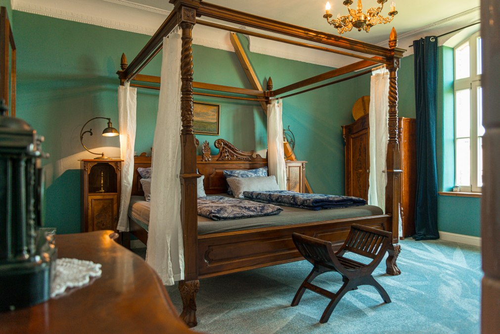 Luxury Suite, &copy; Neil Kilindo