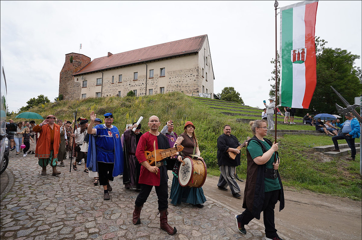 Parade, &copy; Burgverein Wesenberg e.V.