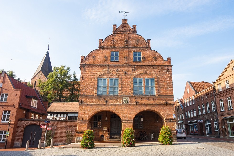 The town hall was built in the 14th century. // &copy; Frank Burger