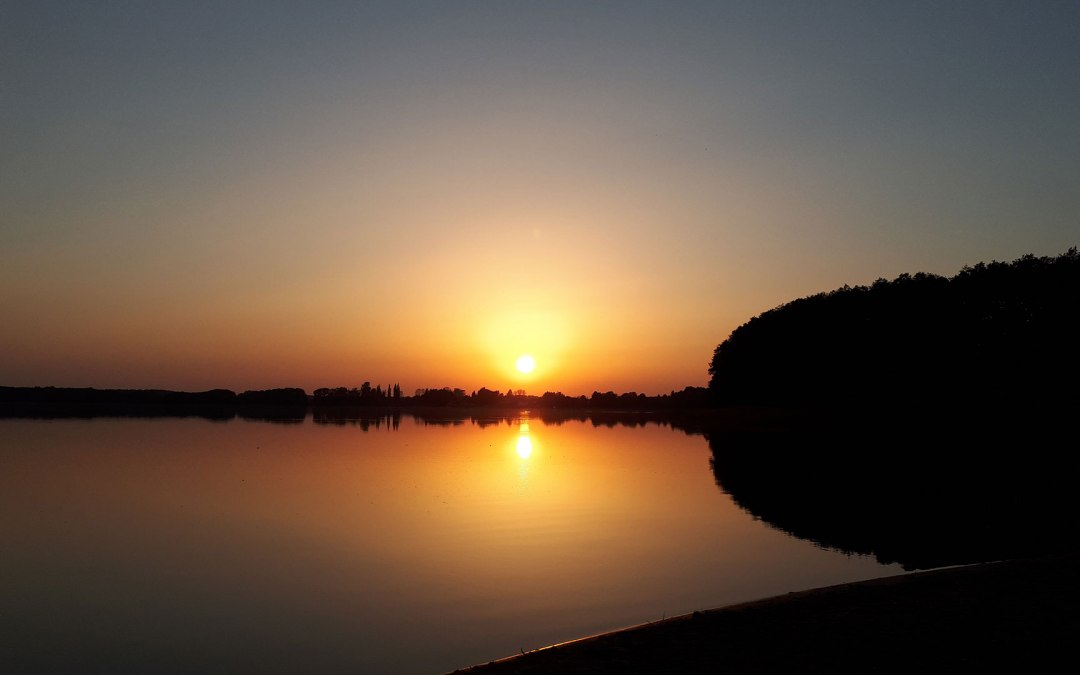 Pure romantiek. Geniet van de rust en stilte als de zon ondergaat boven de Käbelicksee., © Traugott Heinemann-Grüder