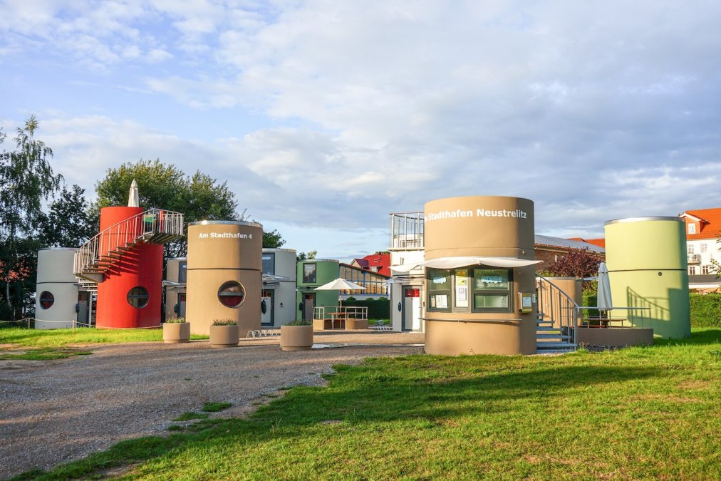 Niezwykły nocleg w porcie miejskim w Neustrelitz, © slube