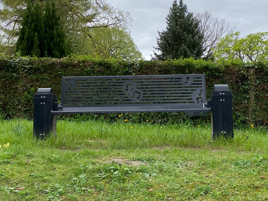 Bank muzyczny Priepert, © Amt Mecklenburgische Kleinseenplatte Bank muzyczny Priepert, © Amt Mecklenburgische Kleinseenplatte