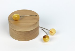 Anne Lengnink, cherriesObject from the installation "The Shimmering Stones" amber, silver // &copy; A. Wippermann