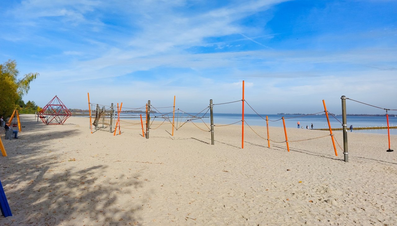 Children playground outdoor pool, &copy; Tourismuszentrale Stralsund