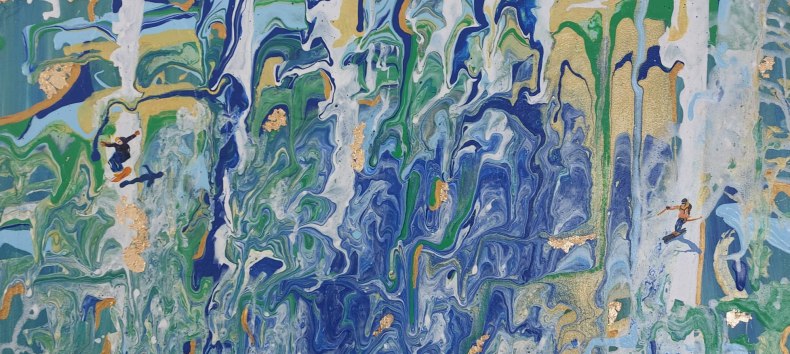 Bild mit der Gießtechnik Acrylic Pouring mit einem Snowboarder und einem Skifahrer // © Isabel Wurlich Bild mit der Gießtechnik Acrylic Pouring mit einem Snowboarder und einem Skifahrer // © Isabel Wurlich