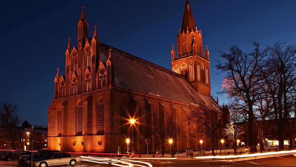 Concertkerk Neubrandenburg bij nacht // © Oppermann Fotografie Concertkerk Neubrandenburg bij nacht // © Oppermann Fotografie