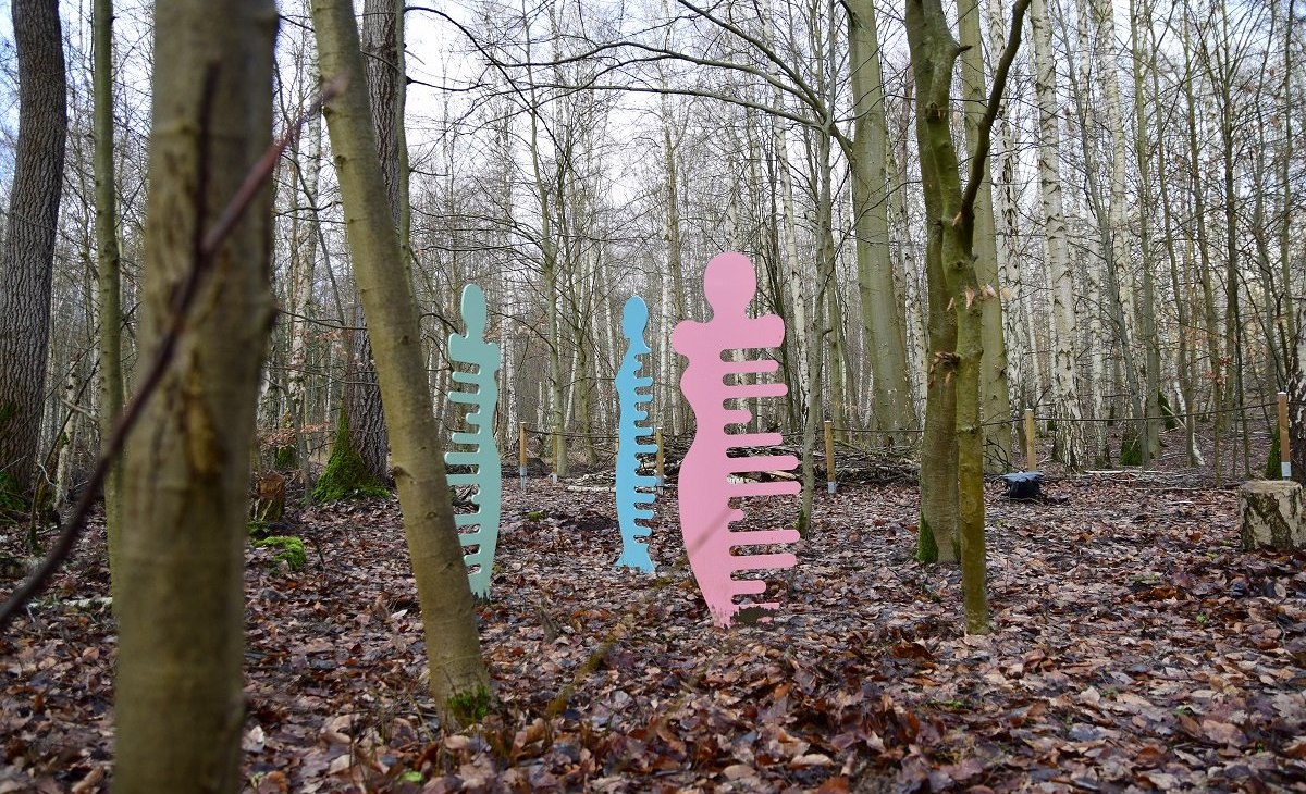 Znak pamiątkowy "Sylwetki kobiecych grzebieni", &copy; Bianka B&uuml;low