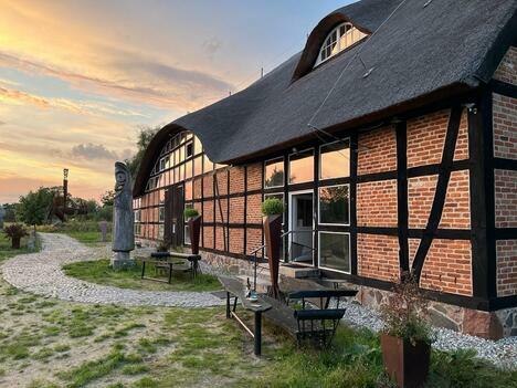 Culture barn in the sculpture park in Katzow, &copy; Sklupa UG