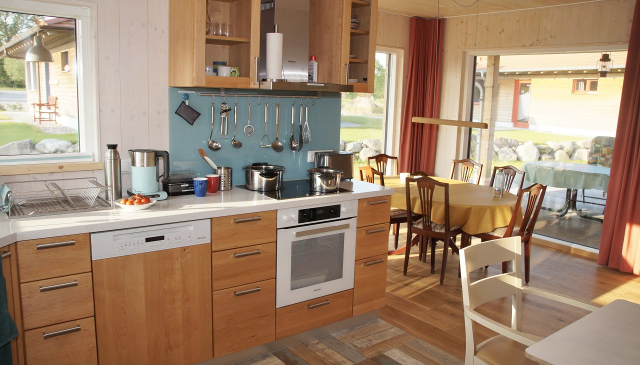 Blick von der Küche in den Essraum, &copy; Christiane Heinemann-Lindt