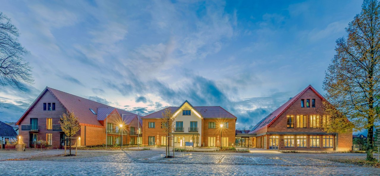 Seehotel Zarrentin - widok z zewnątrz // &copy; Seehotel Zarrentin