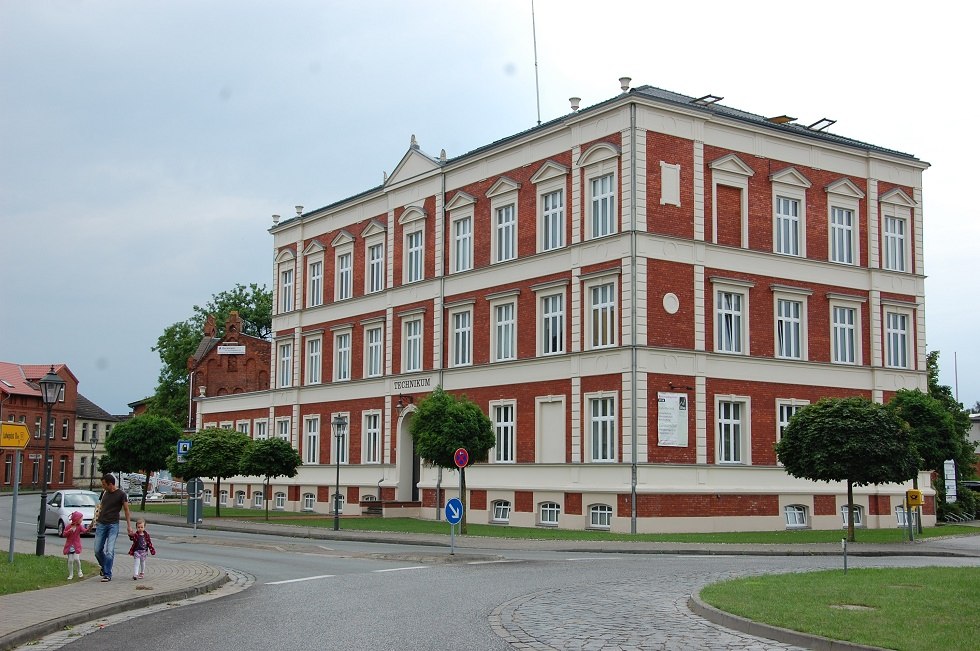 Dziś w odrestaurowanym centrum technicznym ponownie mieści się ośrodek szkolenia zawodowego. // © Gabriele Skorupski Dziś w odrestaurowanym centrum technicznym ponownie mieści się ośrodek szkolenia zawodowego. // © Gabriele Skorupski