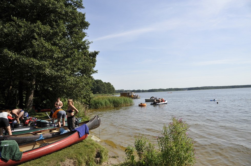 Je eigen boten vinden een veilige haven in de jachthaven van Havelberge, die in 2014 is voltooid. // © Haveltourist GmbH & Co. KG Je eigen boten vinden een veilige haven in de jachthaven van Havelberge, die in 2014 is voltooid. // © Haveltourist GmbH & Co. KG