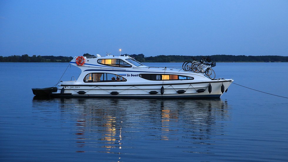 Po prostu rzuć kotwicę i spędź noc na łonie natury, © Caro Strasnik Po prostu rzuć kotwicę i spędź noc na łonie natury, © Caro Strasnik