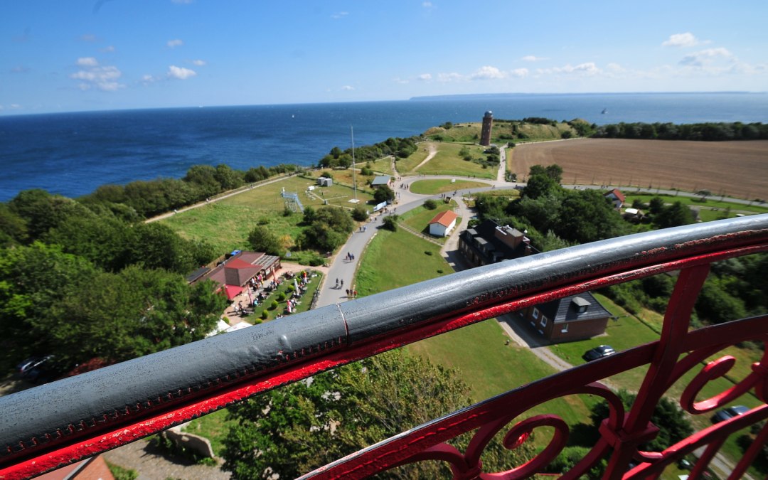 Uitzicht vanaf de vuurtoren over het vuurtorenmonument, © Tourismuszentrale Rügen