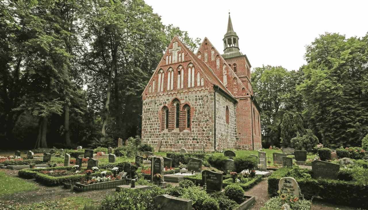 Cmentarz przed kościołem, © TMV/Gohlke