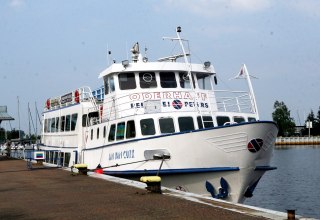 Fahrgastschiff der Oderhaff Reederei Peters // © Sabrina Wittkopf-Schade Fahrgastschiff der Oderhaff Reederei Peters // © Sabrina Wittkopf-Schade