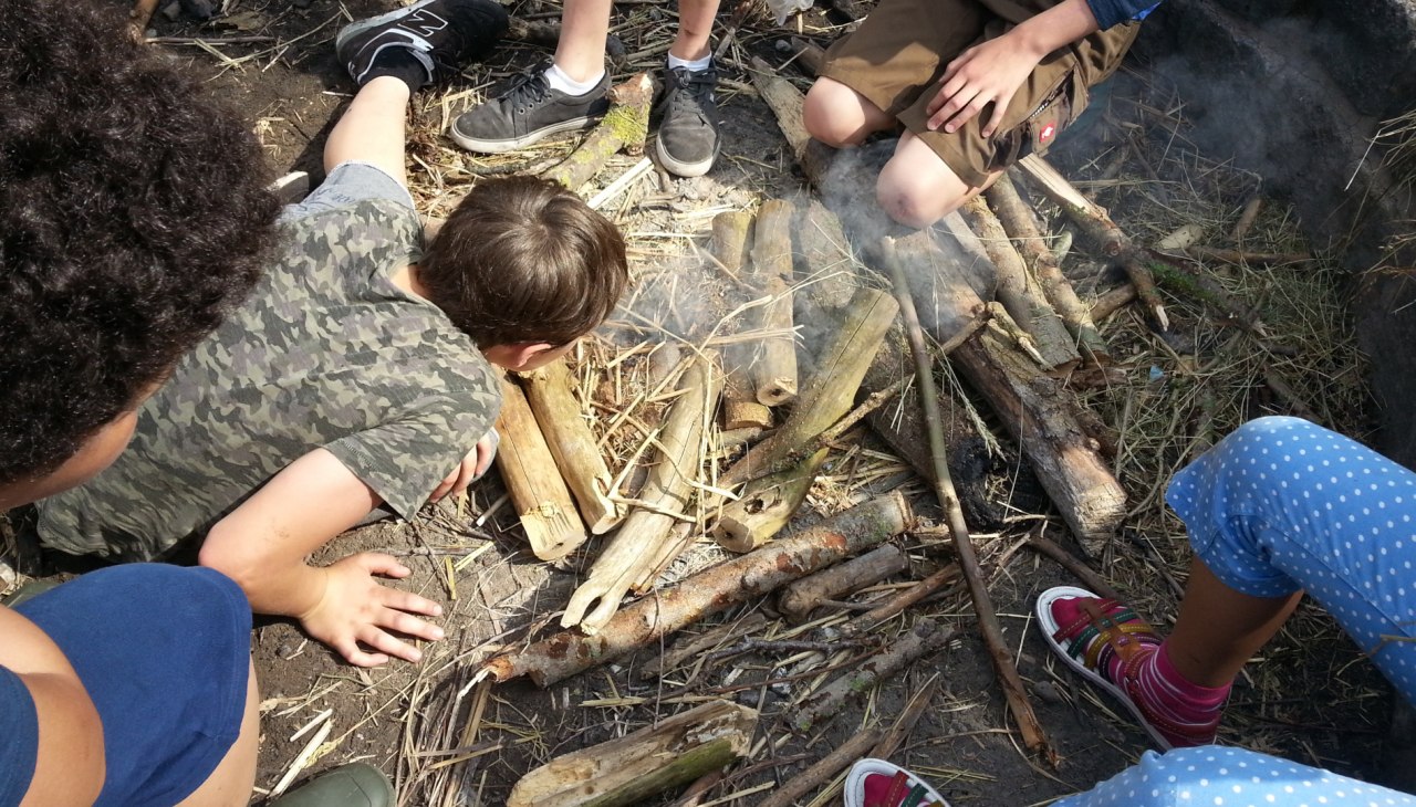 Rozpal ogień, © Jugendgästehaus "Graureiher"