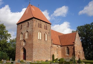 Kirche in Gro&szlig; Eichsen // &copy; adfc-Schwerin
