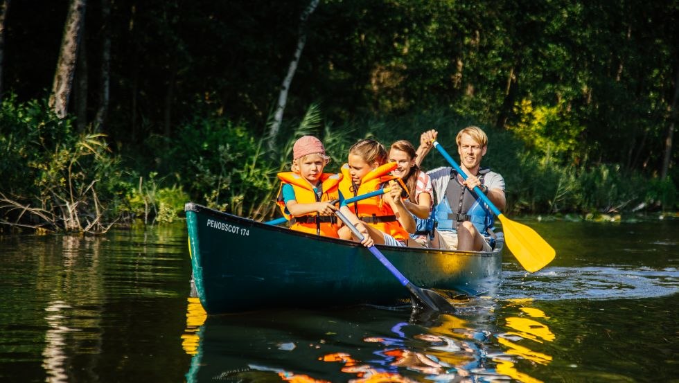 Peddel en maak plezier - kanovaren wordt een avontuur in het Mecklenburgse merengebied, © TMV/Roth