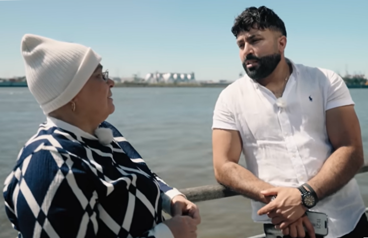 Sulaiman Tadmory w rozmowie z matką w jej nowym rodzinnym mieście Hamburgu, © Sulaiman Tadmory