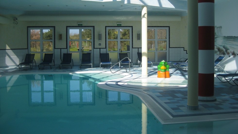 Het zwembad en de wellnessruimte met sauna en stoombad zijn perfect voor jong en oud., © TMV