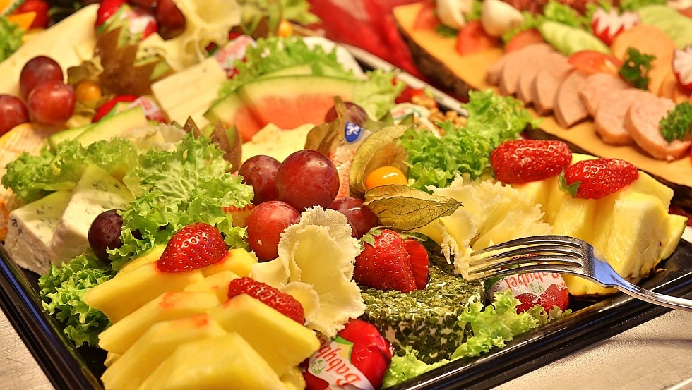 Delicious and tasty - half board is included in the family hit., © Residenz Meeresblick/van Ryck