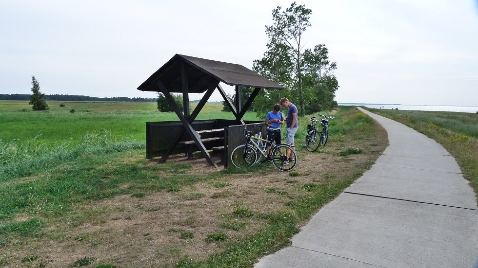 Covered picnic station on the dike near the High North // © Ummanz-Information/Bordych Covered picnic station on the dike near the High North // © Ummanz-Information/Bordych