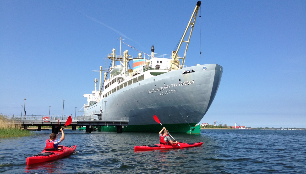 Wioślarze na tradycyjnym statku, © Ronald Kley Wioślarze na tradycyjnym statku, © Ronald Kley