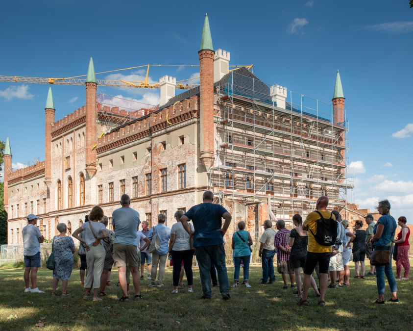 Wycieczka z przewodnikiem po placu budowy w Schlossgut Broock, © Jan Fischer | Schloss Broock GmbH & Co. KG