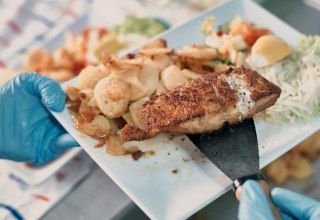 Gebakken snoekbaars // © MYFISH-ostsee, © Sebastian Dorbrietz/ WFG Vorpommern Gebakken snoekbaars // © MYFISH-ostsee, © Sebastian Dorbrietz/ WFG Vorpommern