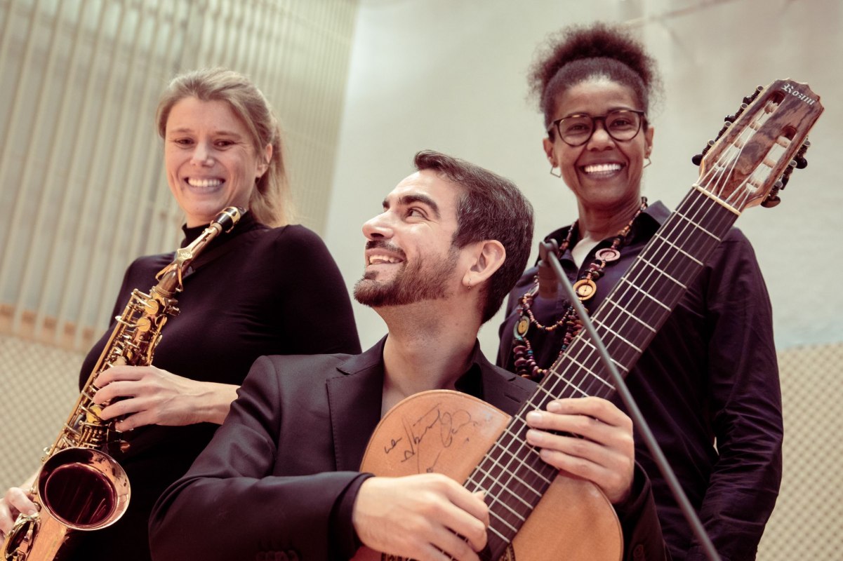 Edy Godinho, vocals; Pablo Camus, guitar; Claudia Meures, saxophone // &copy; Klingendes Gut