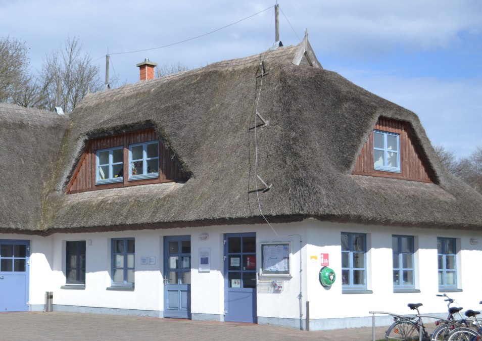 Informacje turystyczne w Kloster, © Hiddenseer Hafen- und Kurbetrieb