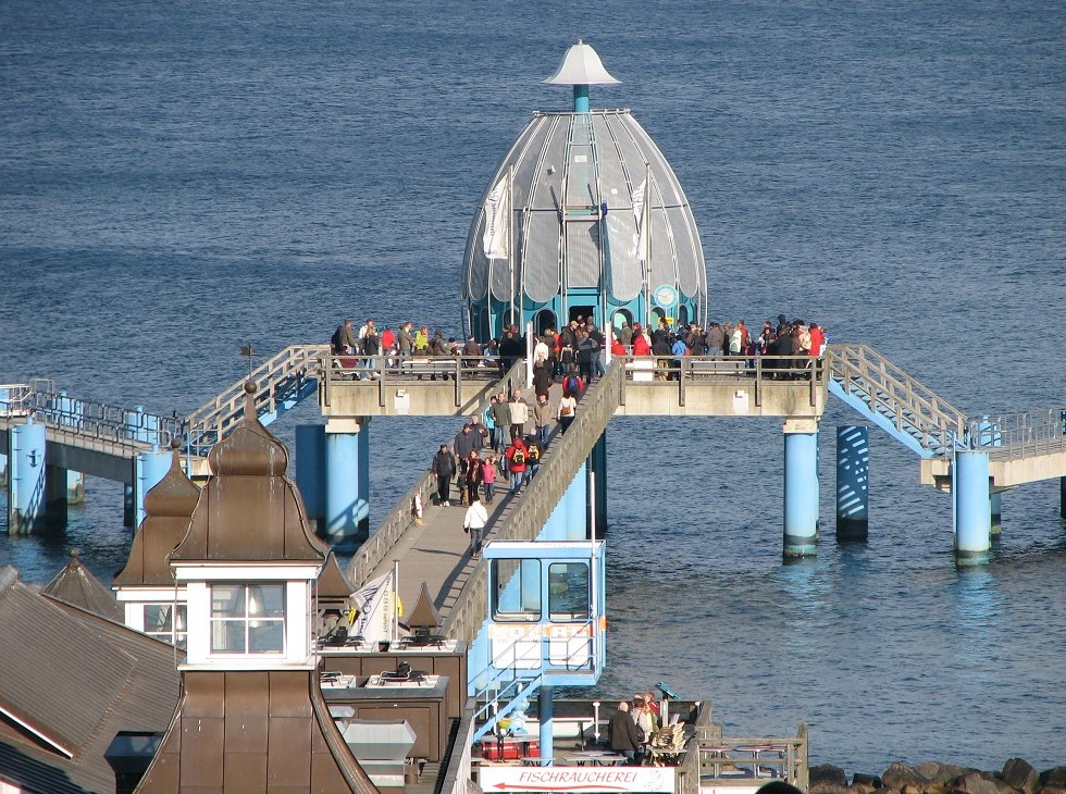 The diving gondola at the Sellin pier., &copy; Tourismuszentrale R&uuml;gen